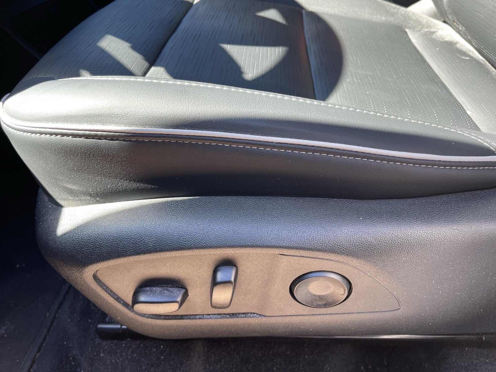 Used 2026 Buick Enclave Sport Touring w/ Power Package FWD image 11
