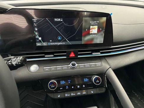 New 2025 Hyundai Elantra Limited image 28