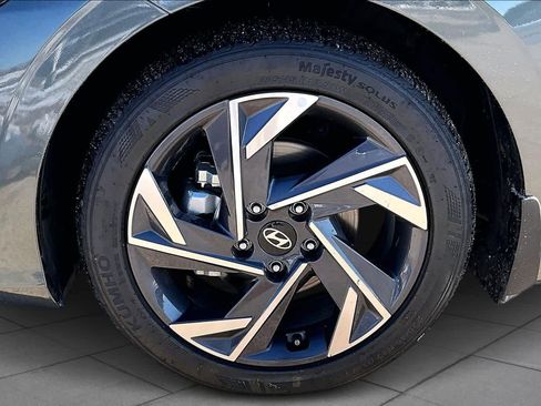 Used 2025 Hyundai Elantra Sport image 11