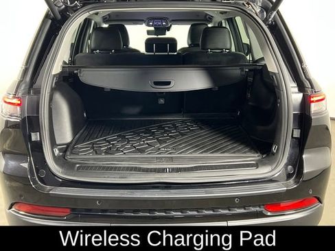 Used 2023 Jeep Grand Cherokee Limited w/ Luxury Tech Group II image 19