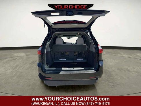 Used 2016 Toyota Sienna XLE FWD image 16