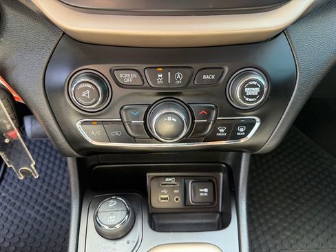 Used 2017 Jeep Cherokee Latitude w/ True North Edition AWD/4WD image 22