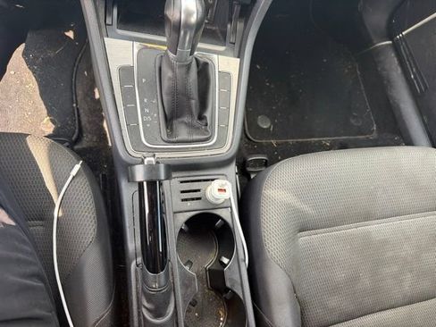 Used 2016 Volkswagen Golf S FWD image 17