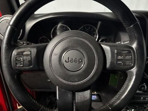 Used 2013 Jeep Wrangler Unlimited Sahara AWD/4WD image 8