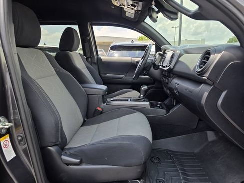 Used 2020 Toyota Tacoma TRD Off-Road w/ Advanced Technology Package AWD/4WD image 26