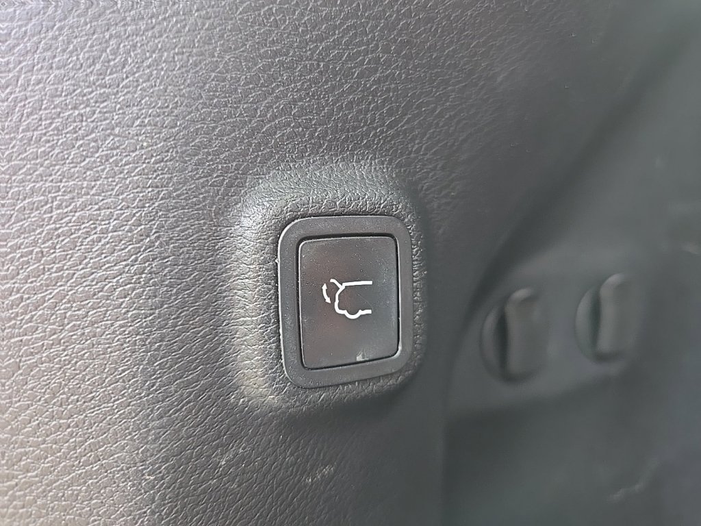 Used 2019 Jeep Cherokee Limited AWD/4WD image 36