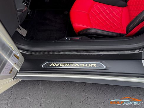 Used 2018 Lamborghini Aventador S image 27