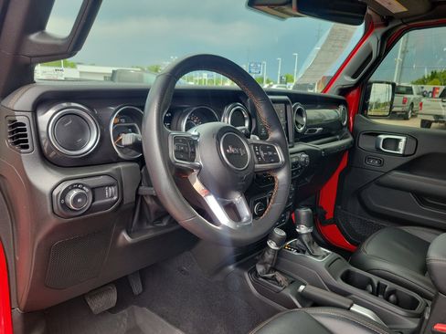 Used 2023 Jeep Wrangler Unlimited Rubicon 392 w/ Xtreme Recon 35" Tire Package AWD/4WD image 17