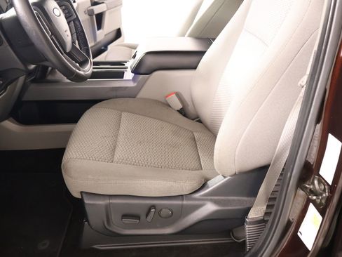 Used 2019 Ford F150 XLT w/ Equipment Group 302A Luxury AWD/4WD image 12
