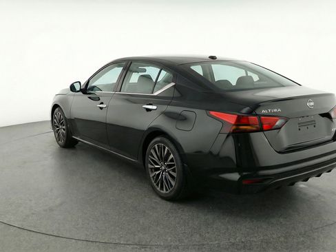 Used 2025 Nissan Altima 2.5 SV image 6