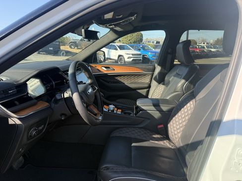 Used 2023 Jeep Grand Cherokee L Summit image 16