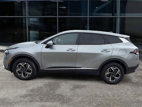 Used 2024 Kia Sportage LX image 4
