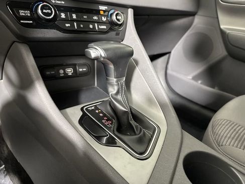 Used 2017 Kia Niro LX image 16