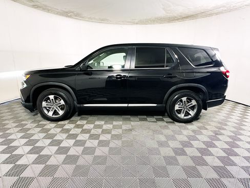 Used 2025 Honda Pilot EX-L image 6