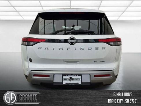 New 2025 Nissan Pathfinder SL image 4