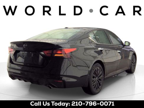 Used 2025 Nissan Altima 2.5 SV w/ SV Special Edition Package FWD image 2