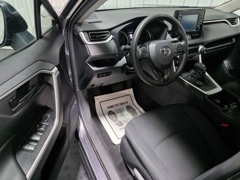 Used 2021 Toyota RAV4 LE AWD/4WD image 7