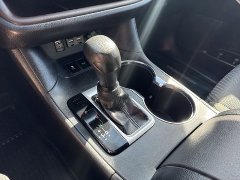 Used 2019 Toyota Highlander LE image 24