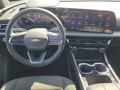 Used 2026 Chevrolet Traverse LT image 11