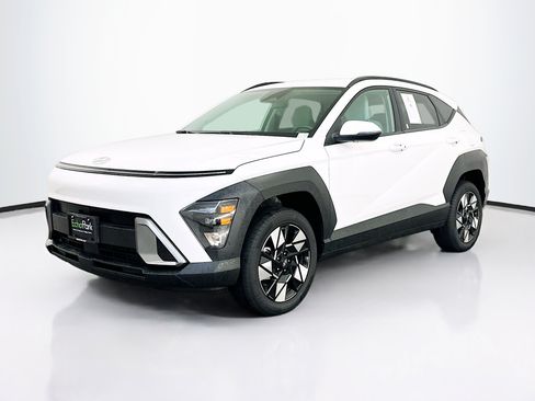 Used 2025 Hyundai Kona SEL AWD/4WD image 3