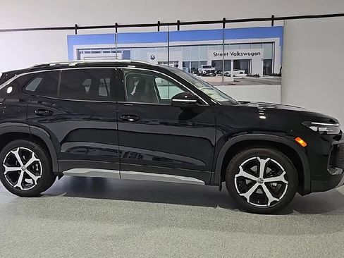 New 2026 Volkswagen Tiguan SE FWD image 10