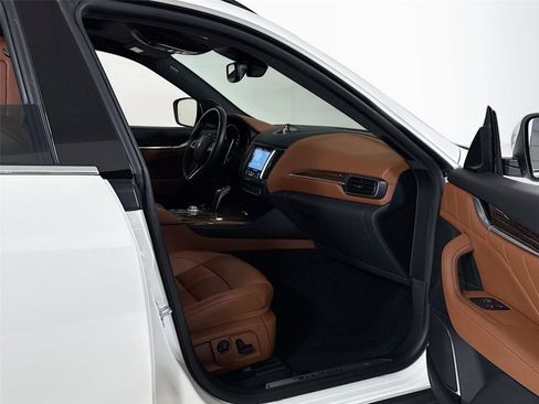 Used 2019 Maserati Levante S GranSport image 34