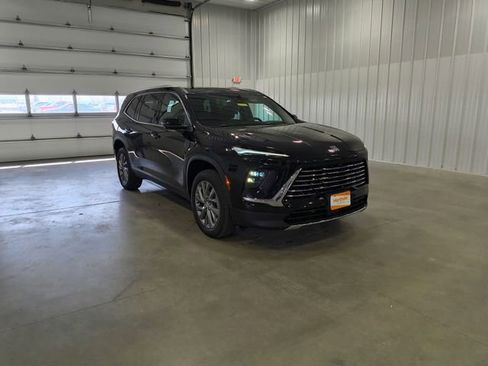 Used 2025 Buick Enclave Preferred AWD/4WD image 2