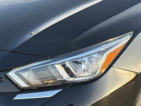 Used 2023 Nissan Versa S w/ S Plus Package image 4