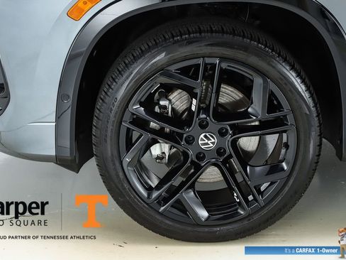 Used 2025 Volkswagen Tiguan SE R-Line image 5