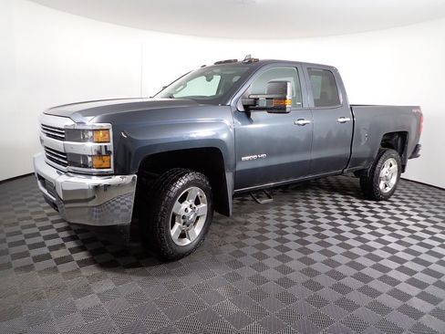 Used 2017 Chevrolet Silverado 2500 W/T w/ Snow Plow Prep Package image 8