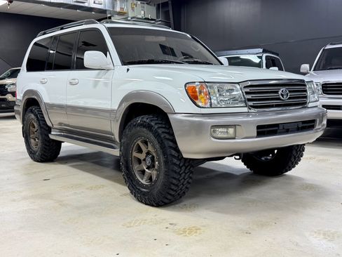 Used 2004 Toyota Land Cruiser image 1