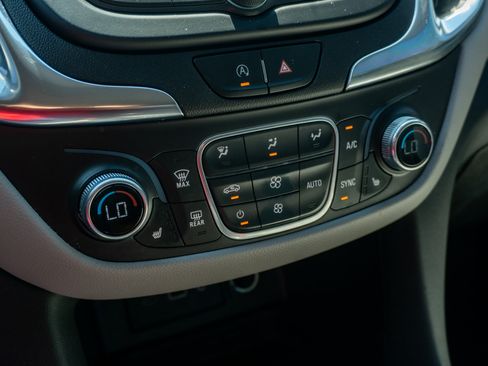 Used 2022 Chevrolet Equinox LT FWD image 25
