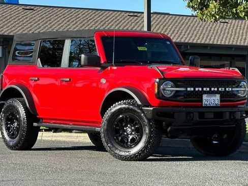 Used 2022 Ford Bronco Wildtrak image 2