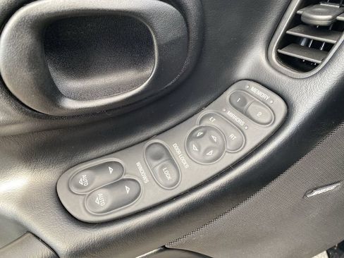 Used 2004 Chevrolet Corvette Convertible w/ Preferred Equipment Group image 19