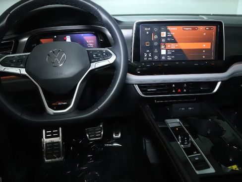 Certified 2024 Volkswagen Atlas Peak Edition SE AWD/4WD image 30