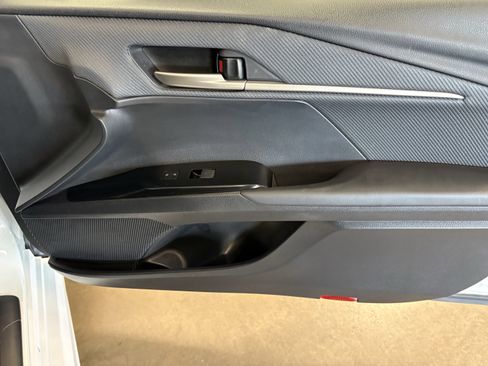 Used 2025 Toyota Camry SE image 34