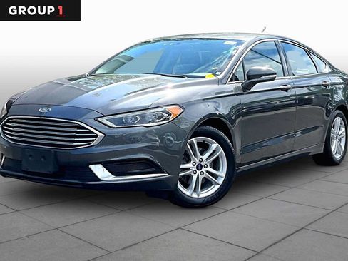 Used 2018 Ford Fusion SE w/ Fusion SE Technology Package FWD image 1