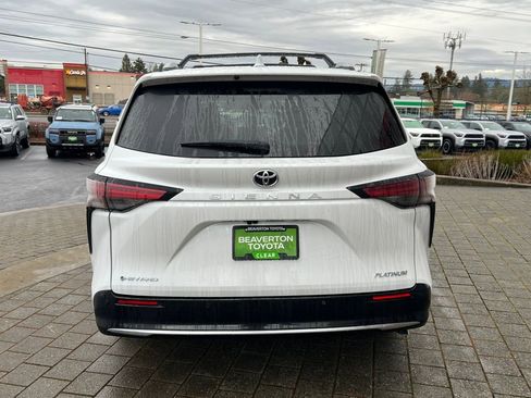 New 2026 Toyota Sienna Platinum image 4