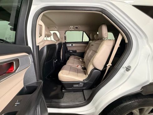 Used 2020 Ford Explorer Limited image 18