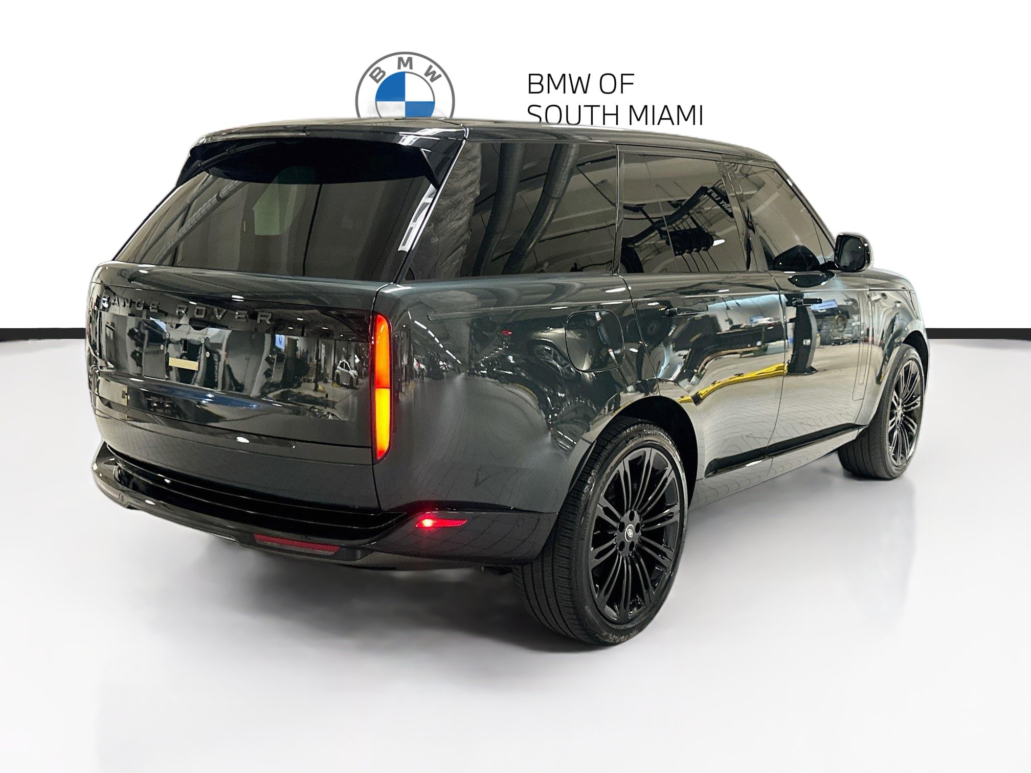 Used 2025 Land Rover Range Rover SE AWD/4WD image 7