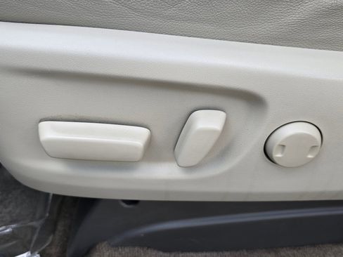 Used 2016 Toyota Sienna XLE Premium FWD image 39