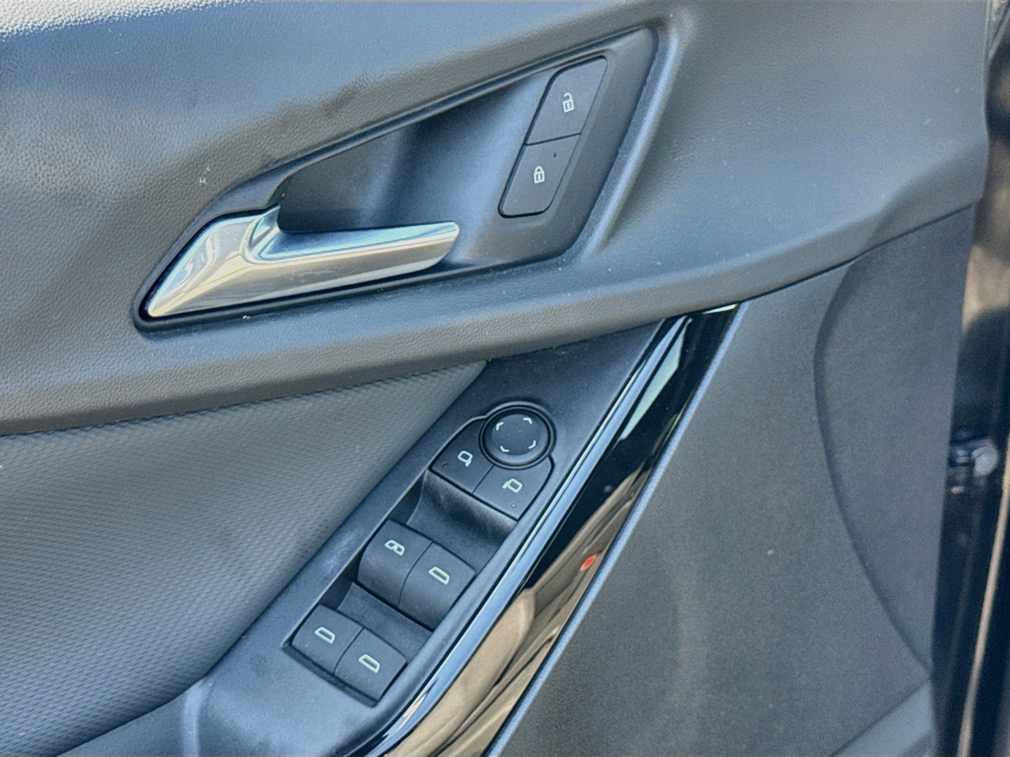 Used 2025 Chevrolet Equinox LT FWD image 10