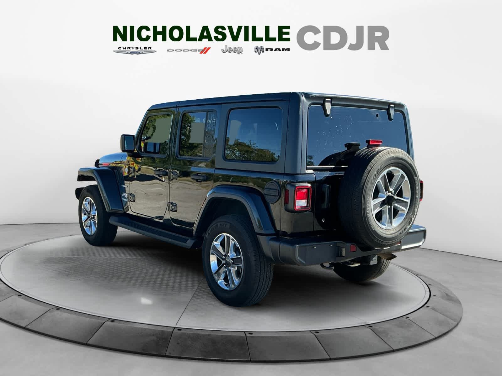 Used 2019 Jeep Wrangler Unlimited Sahara AWD/4WD image 3