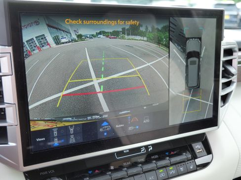 Certified 2025 Toyota Sequoia Capstone AWD/4WD image 33