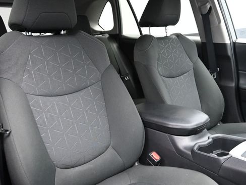 Used 2022 Toyota RAV4 XLE w/ XLE Grade Weather Package AWD/4WD image 22