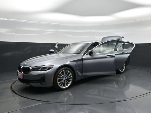 Used 2022 BMW 530e w/ Convenience Package RWD image 25