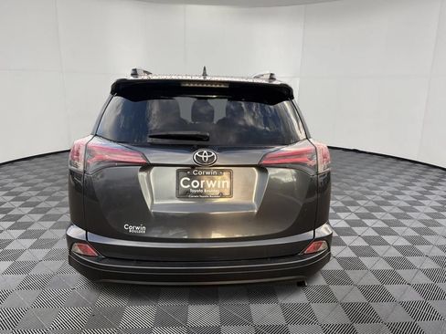 Used 2017 Toyota RAV4 LE FWD image 5