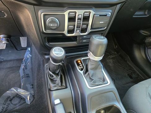 Used 2021 Jeep Wrangler Unlimited Sport AWD/4WD image 21