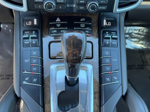 Used 2016 Porsche Cayenne image 25