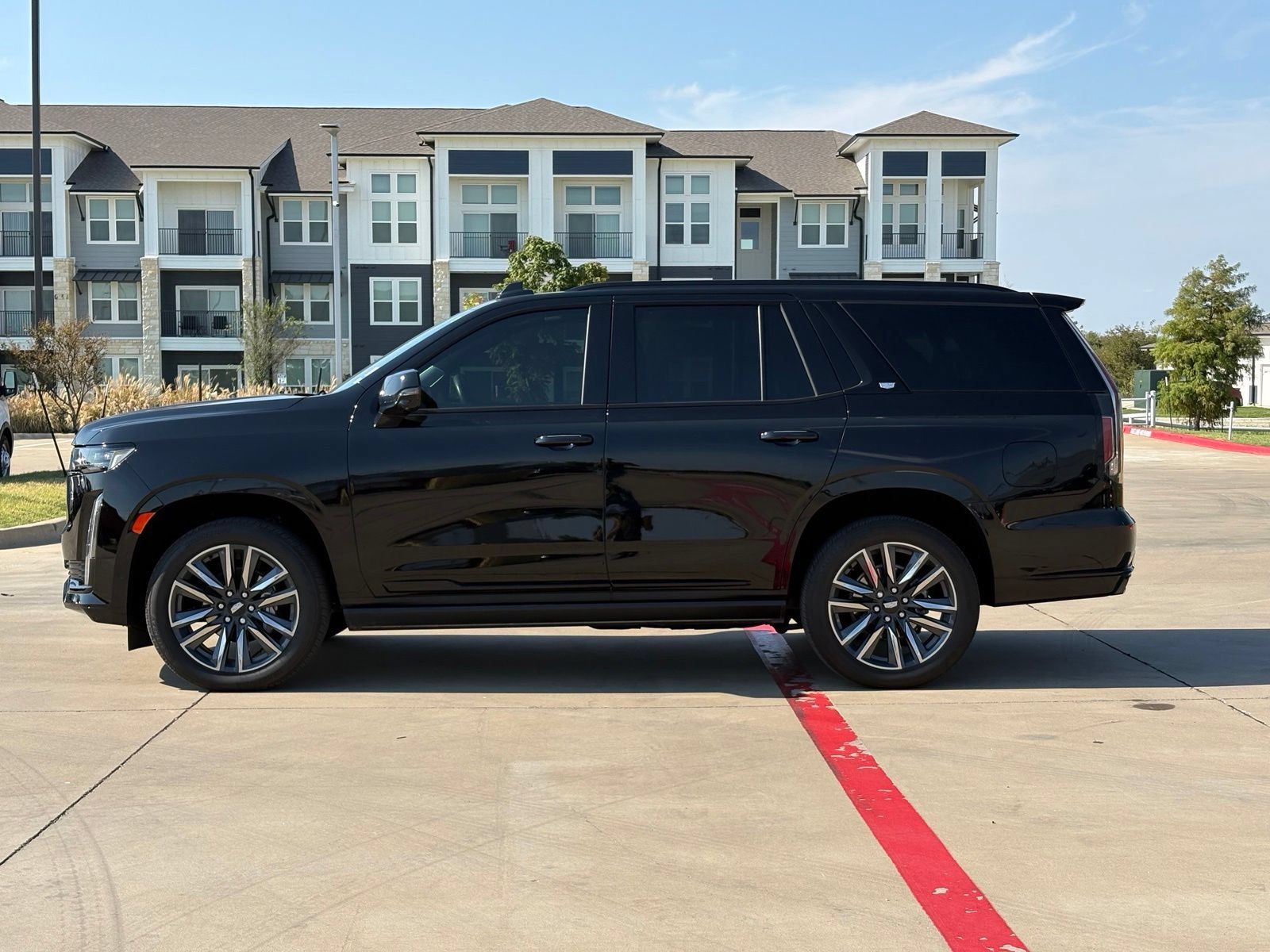 Used 2024 Cadillac Escalade Sport Platinum w/ Heavy-Duty Trailer Package AWD/4WD image 4